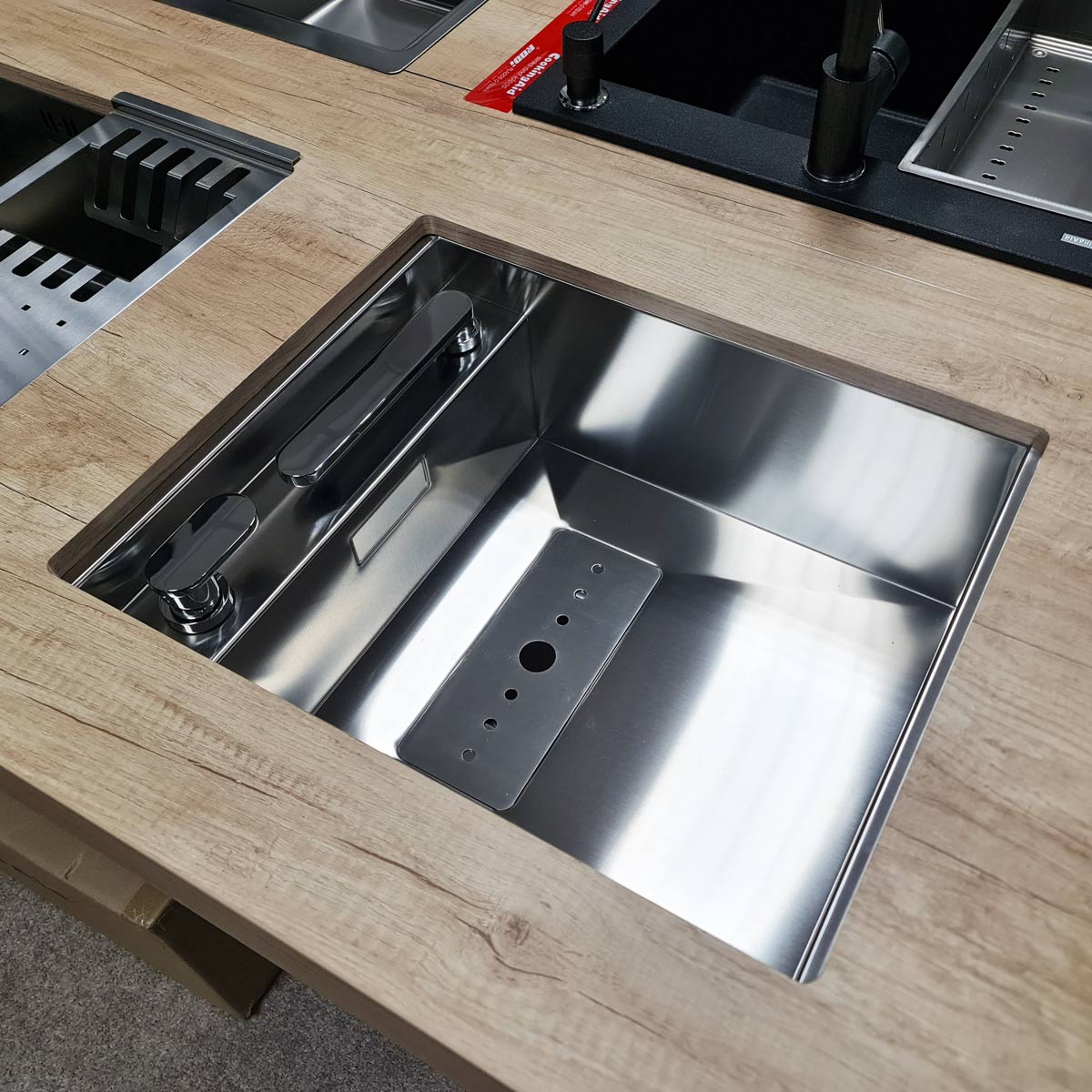 Chiuveta-Bucatarie-CookingAid-Invisible-40R-baterie-retractabila-montaj-sub-geam-15