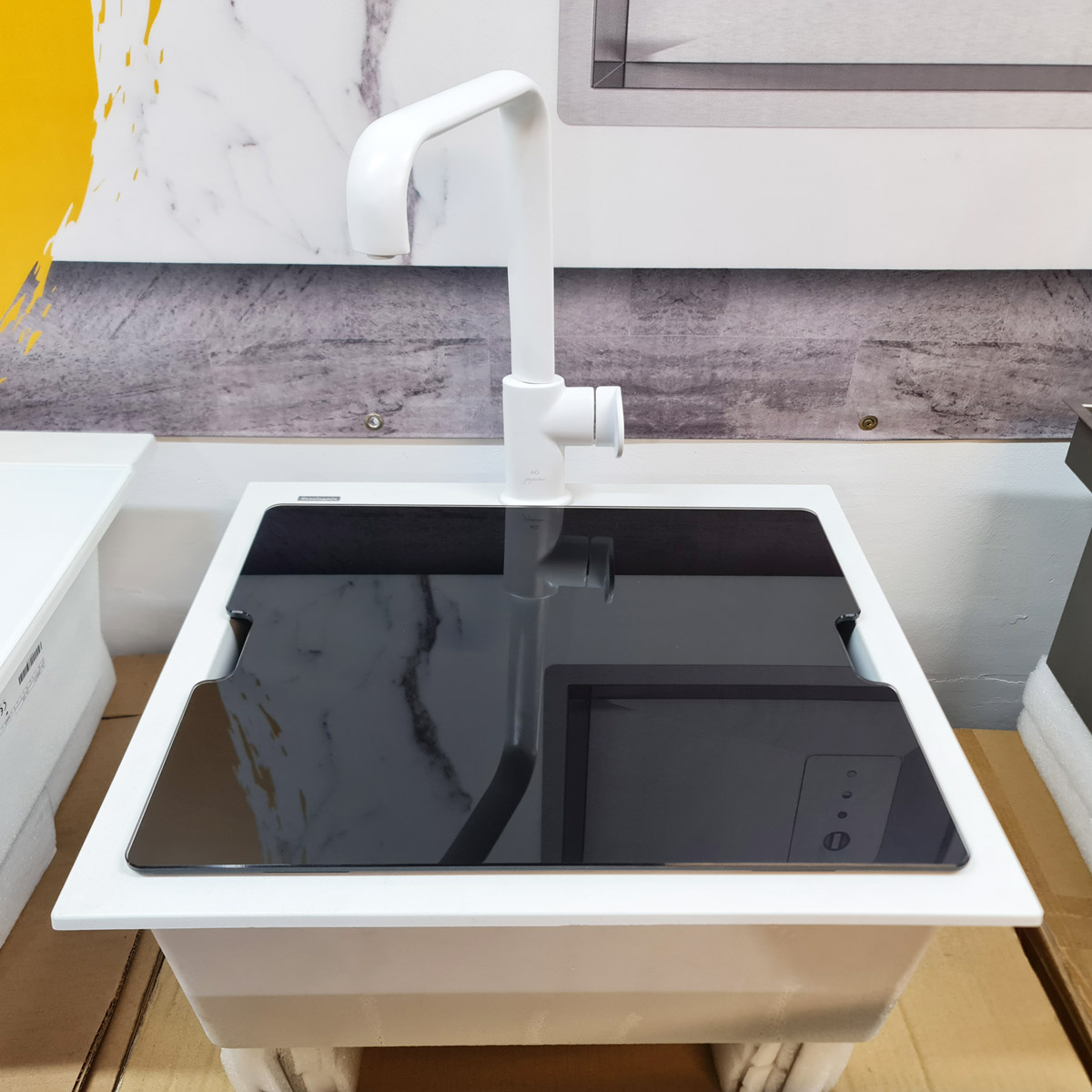 Chiuveta-Bucatarie-granit-CookingAid-Cube-5610-POLAR-WHITE-cu-capac-sticla-temperizata-neagra-invisible-sink