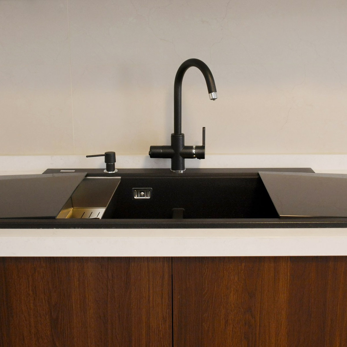 Chiuveta-bucatarie-granit-CookingAid-Kinga-LX8620-negru-metalic-cu-baterie-filtru-apa-Flo60-8