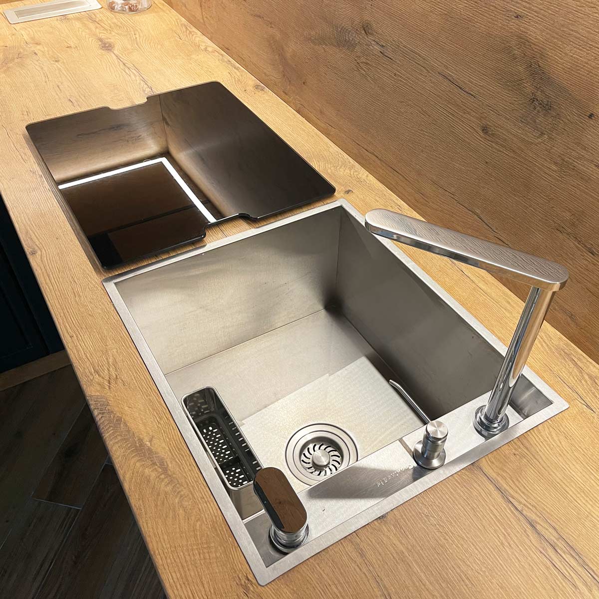 Set-chiuveta-bucatarie-inox-CookingAid-Invisible-Deep-cu-capac-sticla-si-baterie-telescopica-105