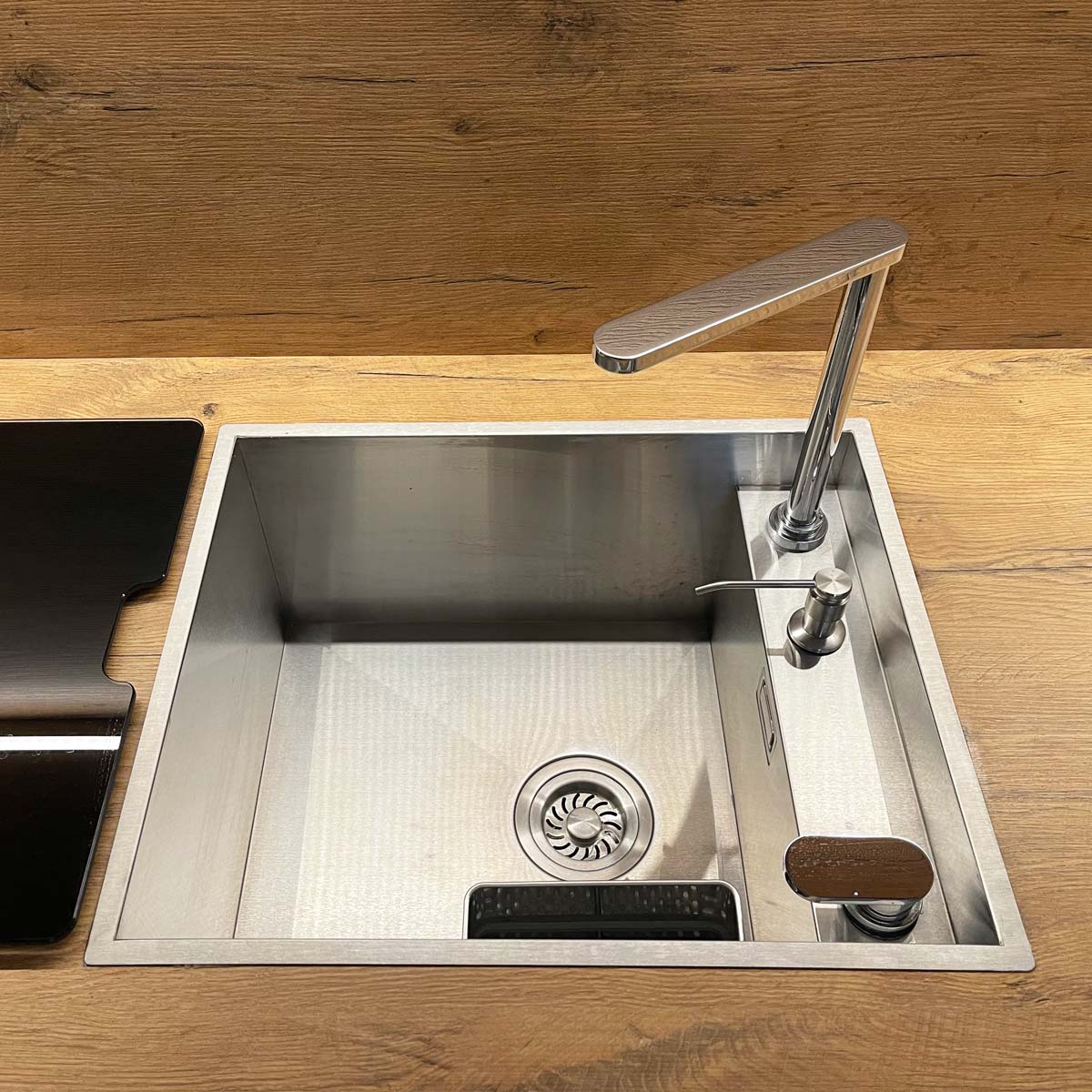 Set-chiuveta-bucatarie-inox-CookingAid-Invisible-Deep-cu-capac-sticla-si-baterie-telescopica-106