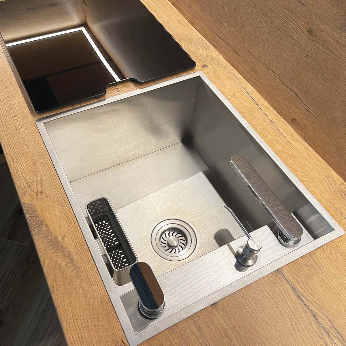 Set-chiuveta-bucatarie-inox-CookingAid-Invisible-Deep-cu-capac-sticla-si-baterie-telescopica-107