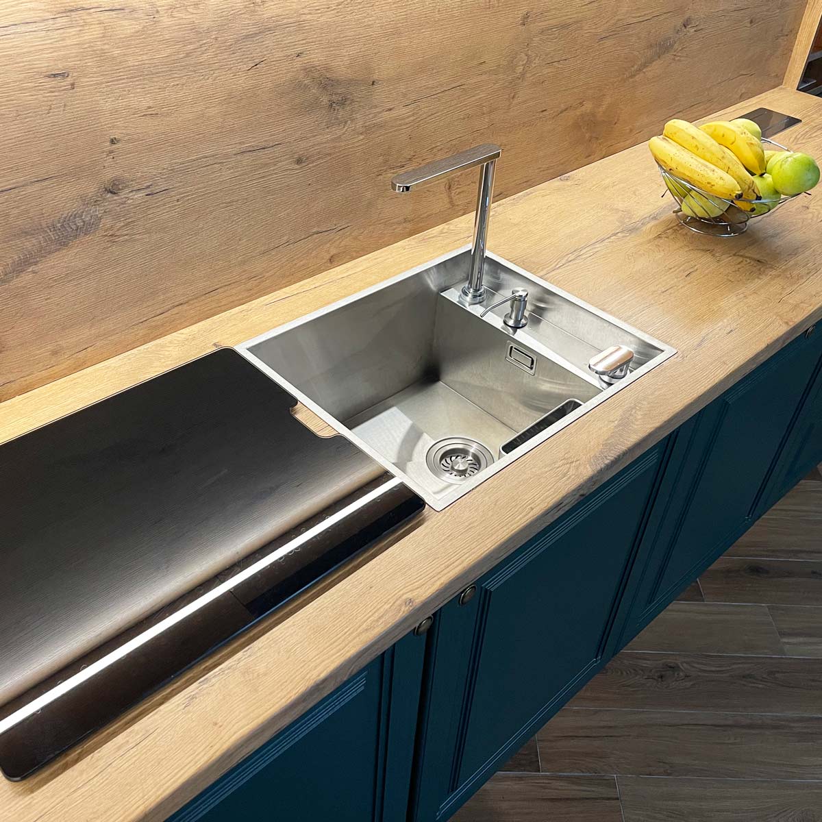 Set-chiuveta-bucatarie-inox-CookingAid-Invisible-Deep-cu-capac-sticla-si-baterie-telescopica-108