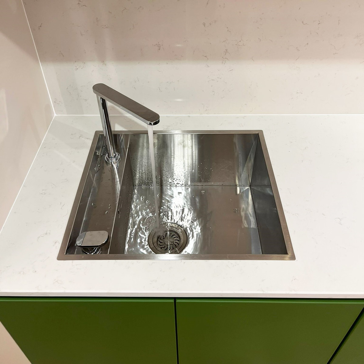 Set-chiuveta-bucatarie-inox-CookingAid-Invisible-Deep-cu-capac-sticla-si-baterie-telescopica-119
