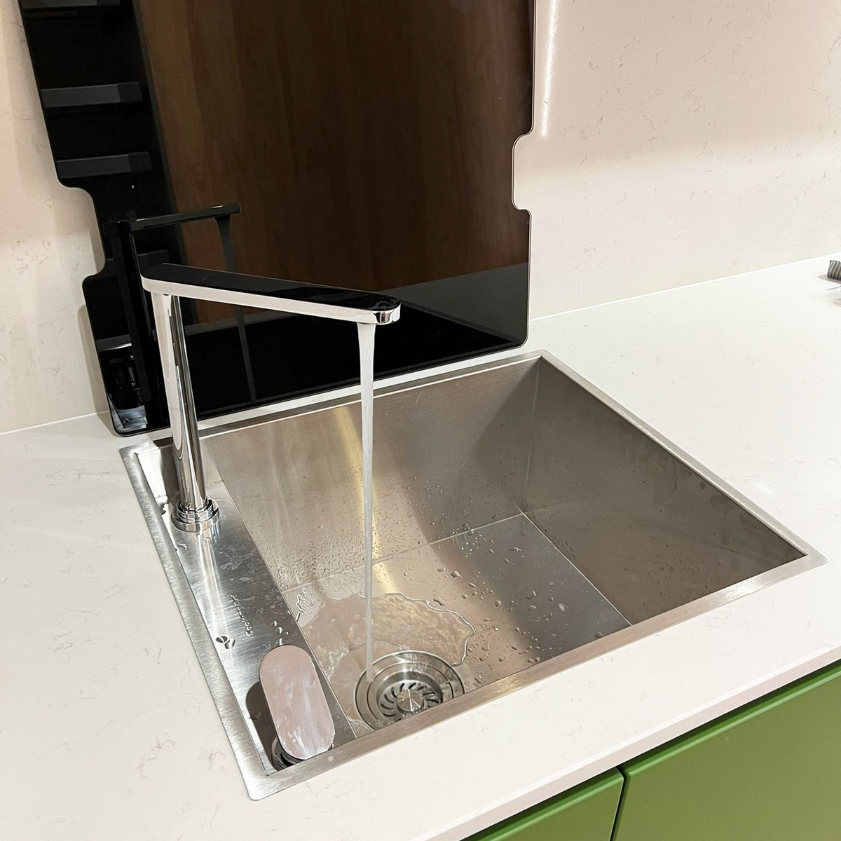 Set-chiuveta-bucatarie-inox-CookingAid-Invisible-Deep-cu-capac-sticla-si-baterie-telescopica-120