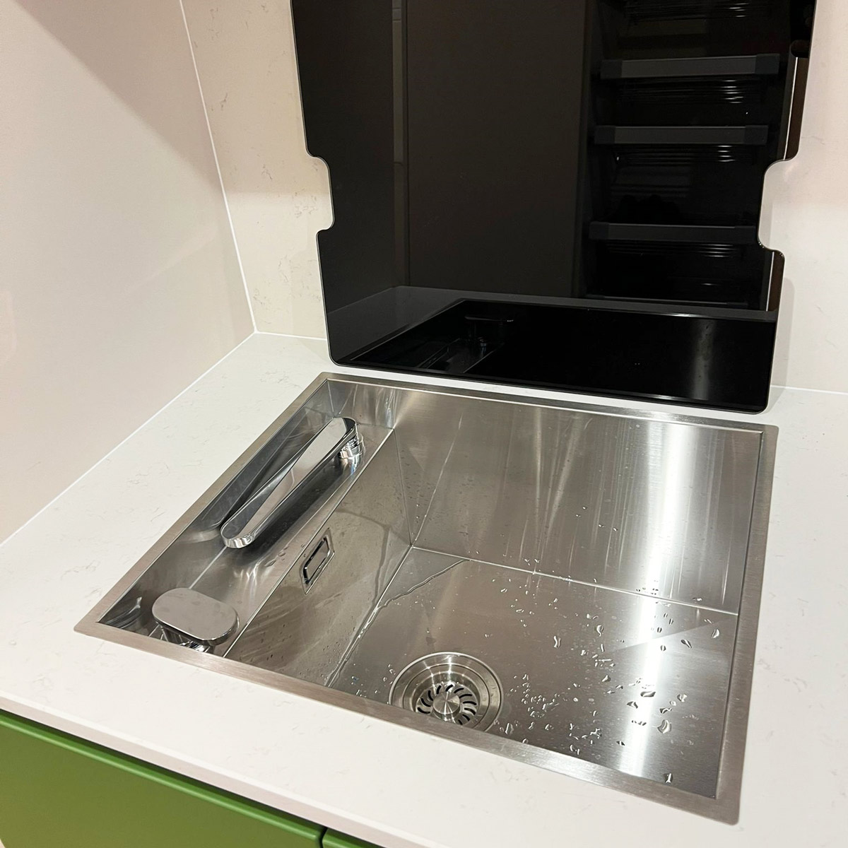 Set-chiuveta-bucatarie-inox-CookingAid-Invisible-Deep-cu-capac-sticla-si-baterie-telescopica-124