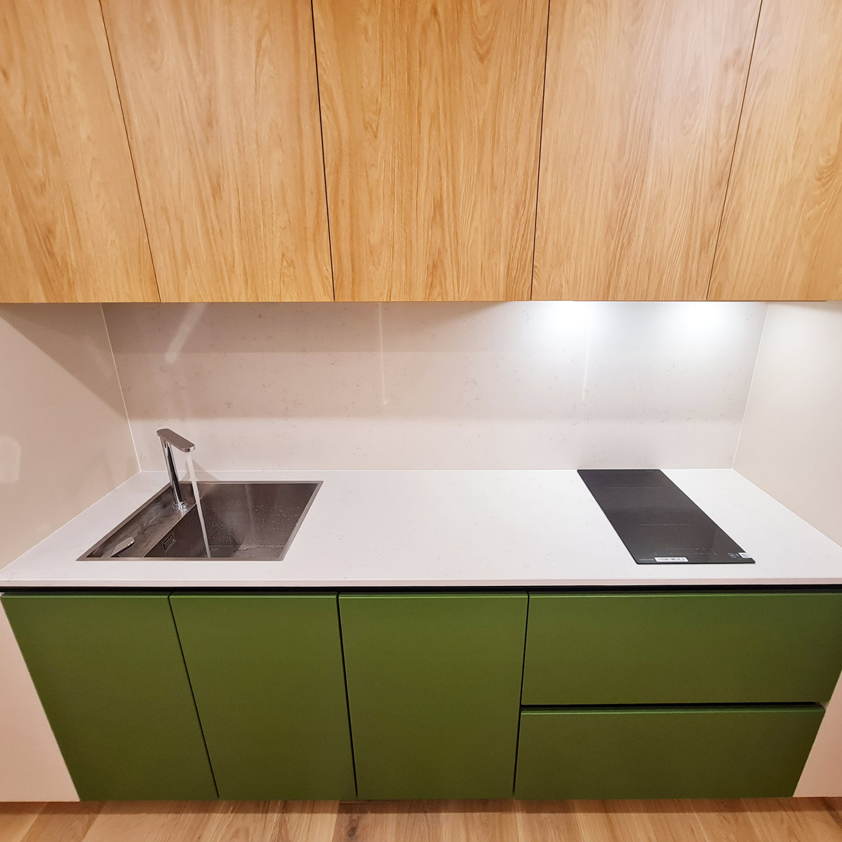 Set-chiuveta-bucatarie-inox-CookingAid-Invisible-Deep-cu-capac-sticla-si-baterie-telescopica-134