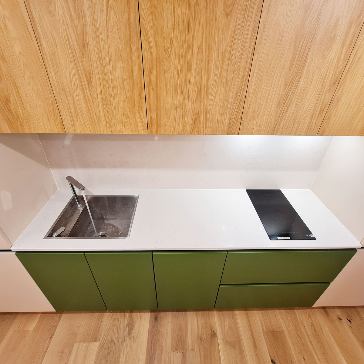 Set-chiuveta-bucatarie-inox-CookingAid-Invisible-Deep-cu-capac-sticla-si-baterie-telescopica-136