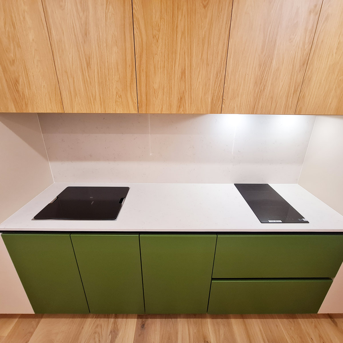 Set-chiuveta-bucatarie-inox-CookingAid-Invisible-Deep-cu-capac-sticla-si-baterie-telescopica-137