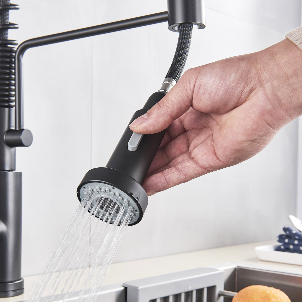 Baterie-Bucatarie-Inox-CookingAid-Touch-On-Spring-Black-cu-senzor-atingere-2
