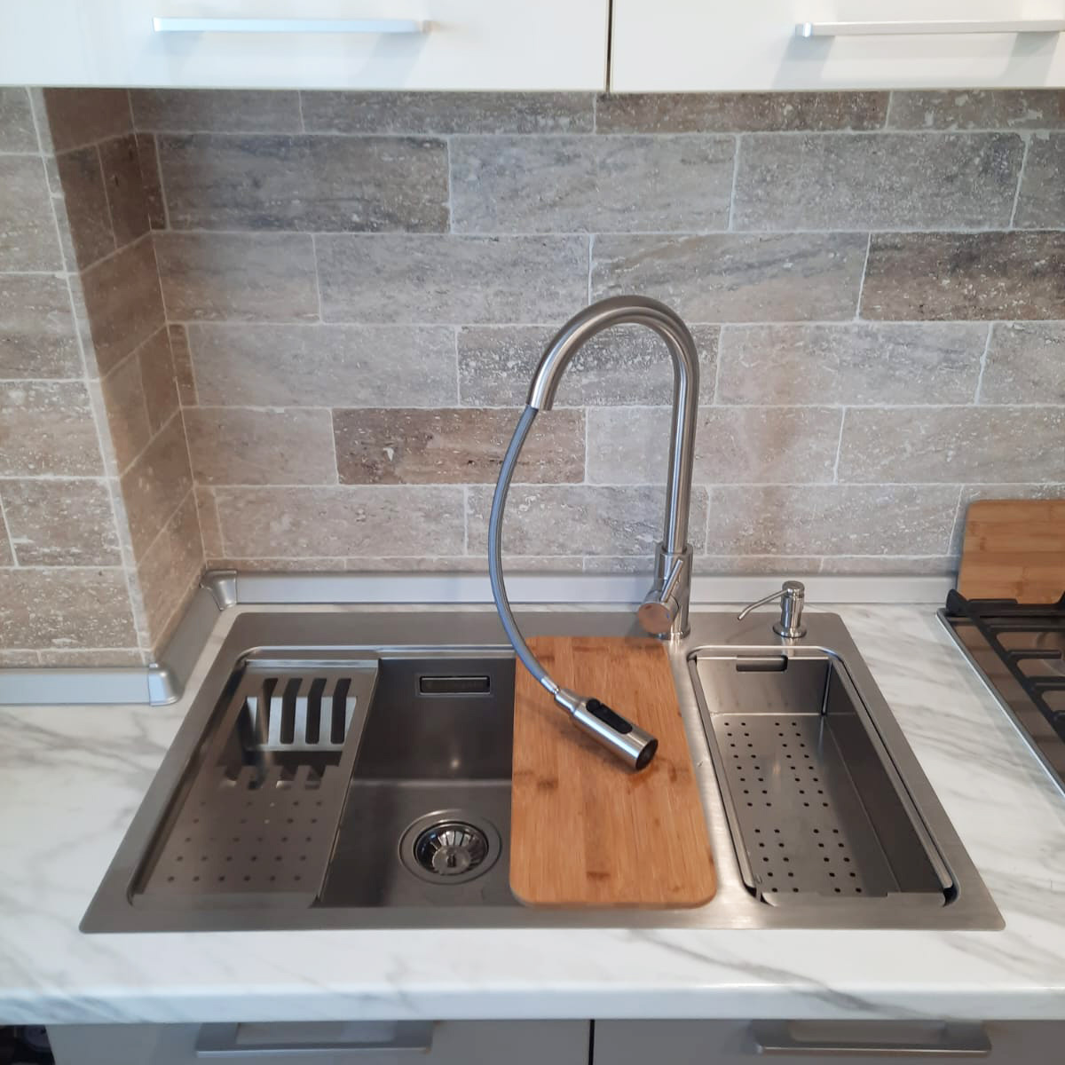 Chiuveta-Bucatarie-inox-CookingAid-Una-72-cu-baterie-filtru-apa-Cindy-Steel-11