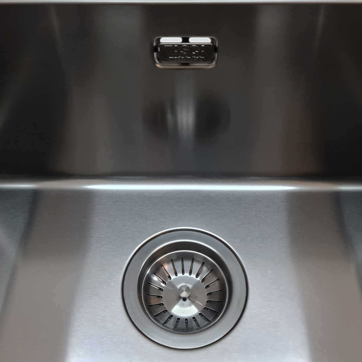 Chiuveta-bucatarie-Inox-CookingAid-Tasca-Canova-CA50-Neagra-Gun-Metal-Dark-Grey-7