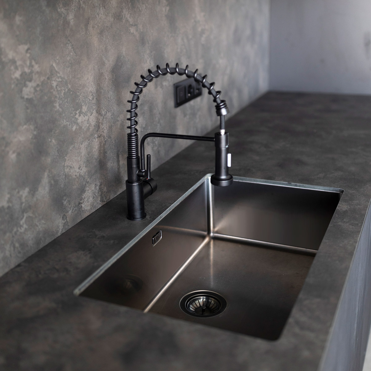 Chiuveta-bucatarie-Inox-CookingAid-Tasca-Canova-CA70-Neagra-Gun-Metal-Dark-Grey-14