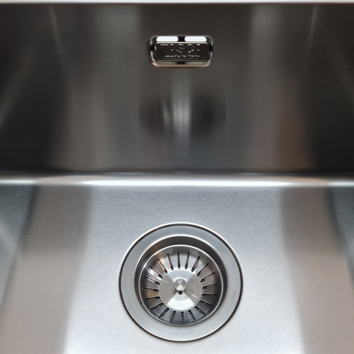 Chiuveta-bucatarie-Inox-CookingAid-Tasca-Canova-CA70-Neagra-Gun-Metal-Dark-Grey-6